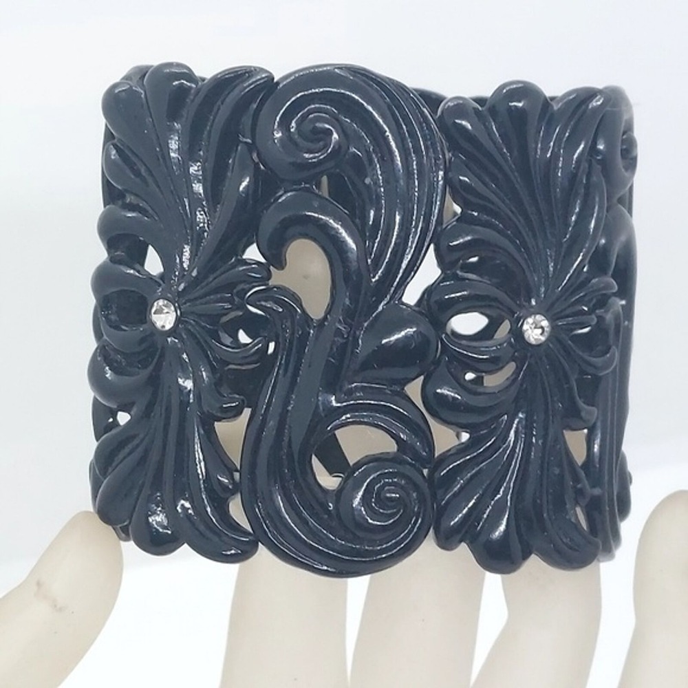 Black Metal stretch bracelet whith crystal rhinestones